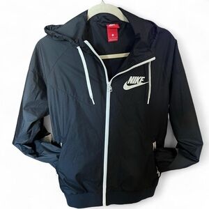 Nike Windrunner Hooded Repel Jacket | Youth L | Black & White | Water-Repellent